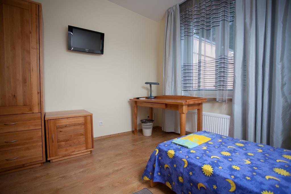 Sajutu Parka Hostelis Валмиера Экстерьер фото